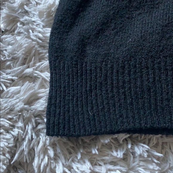 black V-neck sweater - Picture 4 of 5